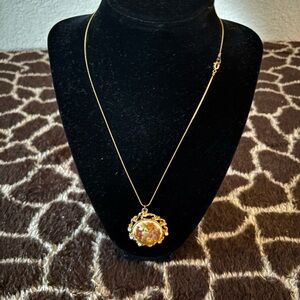 Gold Floral Pendant Necklace with Intricate Detailing